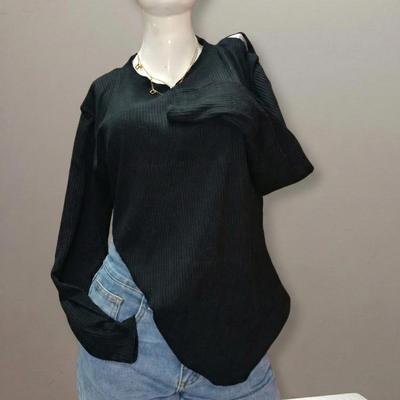 CHOMPA DELGADA TALLA M/L COLOR NEGRO PURO PRECIO 34 BS